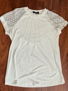 Automet Women’s White Top